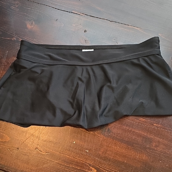 Kona Sol Women's Black Skorts Swim - Picture 1 of 3